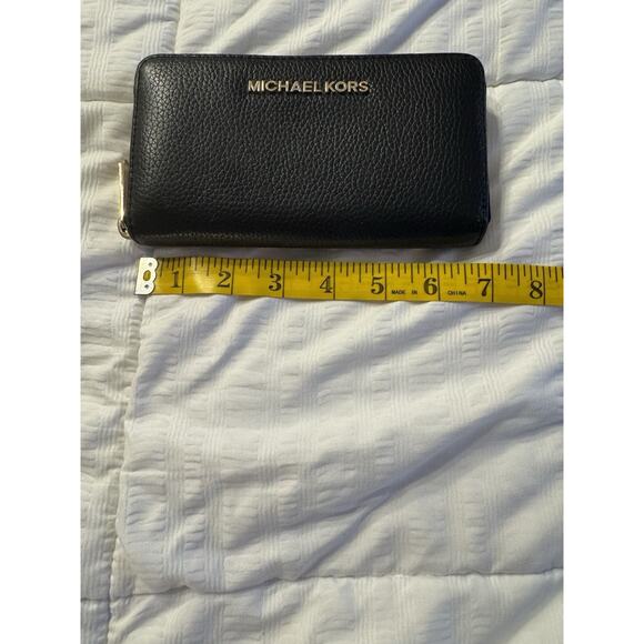 Michael Kors Black Wallet Zipper Gold Travel Classic Old Money Quiet Luxury - Picture 6 of 7